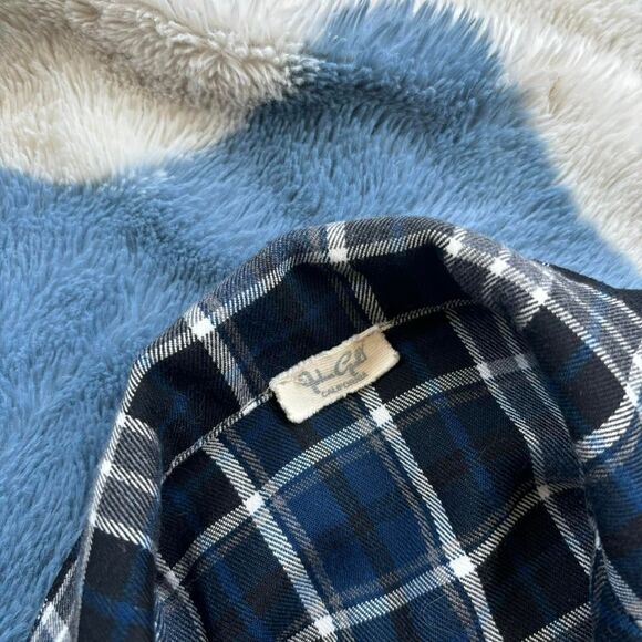 Brandy Melville Plaid Cropped Button Up Shirt - Picture 2 of 3